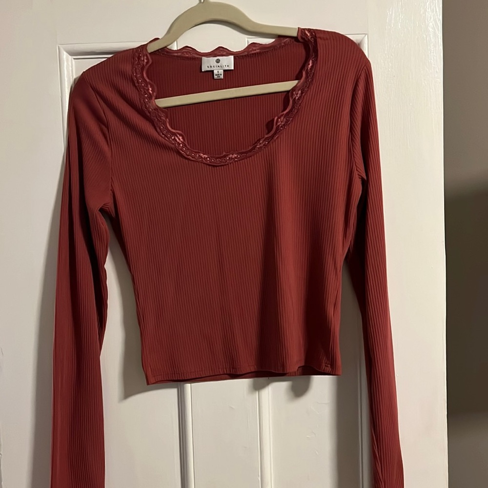 Super cute burnt orange crop long sleever